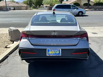 2024 Hyundai Elantra photo 4