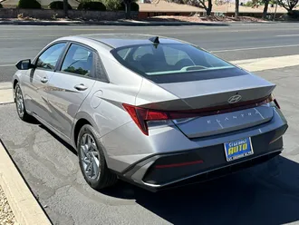 2024 Hyundai Elantra photo 5
