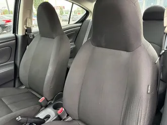2016 Nissan Versa photo 4
