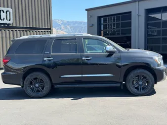 2020 Toyota Sequoia photo 3