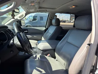 2020 Toyota Sequoia photo 7