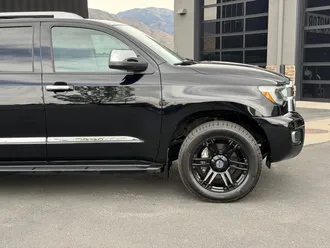 2020 Toyota Sequoia photo 3