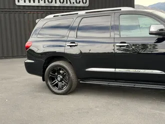 2020 Toyota Sequoia photo 4