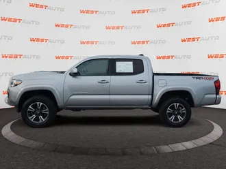 2019 Toyota Tacoma photo 2