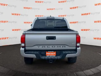 2019 Toyota Tacoma photo 4