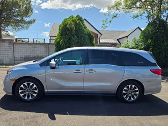 2023 Honda Odyssey photo 2