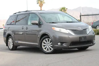 2012 Toyota Sienna photo 2