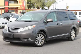2012 Toyota Sienna photo 4