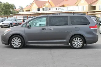 2012 Toyota Sienna photo 5
