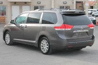 2012 Toyota Sienna photo 6