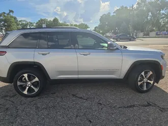 2024 Jeep Grand Cherokee photo 5
