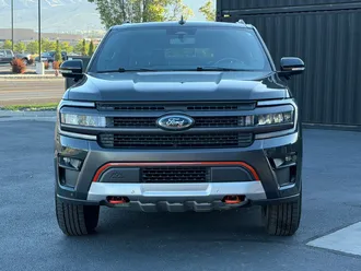 2023 Ford Expedition photo 2