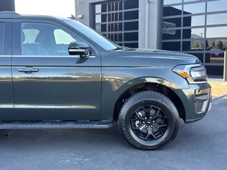 2023 Ford Expedition photo 3