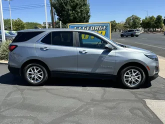 2024 Chevrolet Equinox photo 2