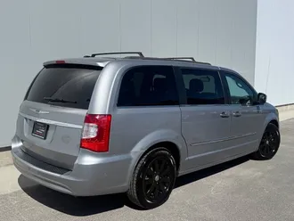 2015 Chrysler Town and Country photo 5