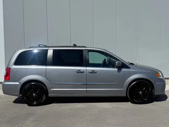 2015 Chrysler Town and Country photo 6