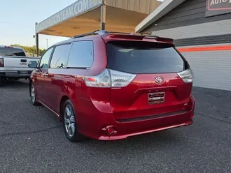 2018 Toyota Sienna photo 3