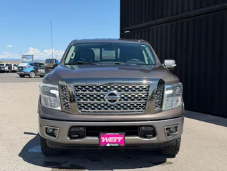 2017 Nissan Titan photo 2