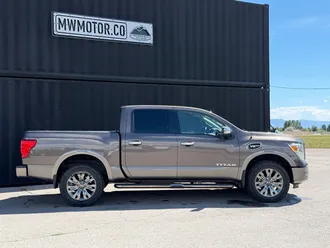 2017 Nissan Titan photo 3