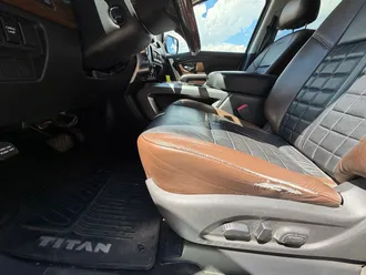 2017 Nissan Titan photo 7