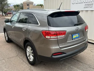 2016 Kia Sorento photo 2