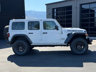 2023 Jeep Wrangler photo 3