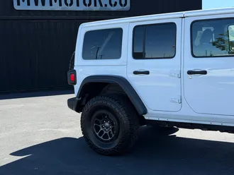 2023 Jeep Wrangler photo 4