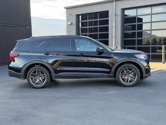 2025 Ford Explorer photo 4
