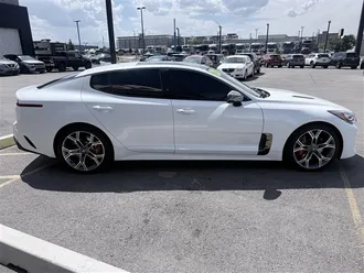 2020 KIA STINGER photo 4