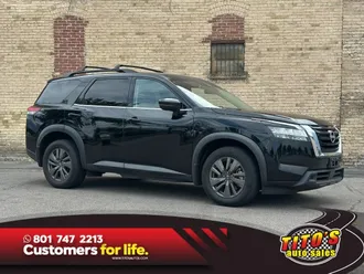 2022 Nissan Pathfinder photo 2