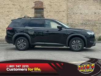 2022 Nissan Pathfinder photo 3