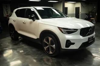 2023 VOLVO XC40 photo 5