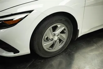 2025 HYUNDAI ELANTRA photo 4