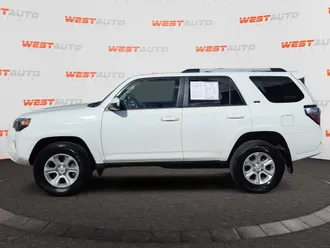 2022 Toyota 4Runner photo 2