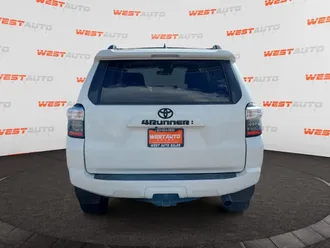 2022 Toyota 4Runner photo 4