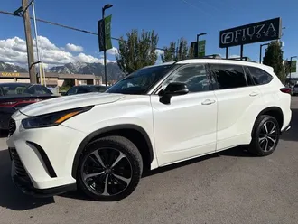 2021 Toyota Highlander photo 2