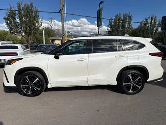2021 Toyota Highlander photo 3