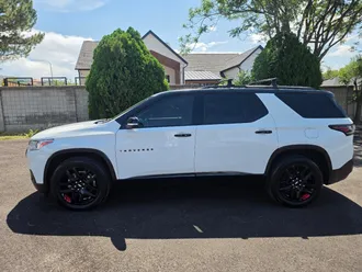 2021 Chevrolet Traverse photo 2