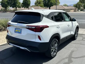 2023 Kia Seltos photo 3
