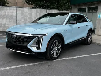 2024 Cadillac LYRIQ Luxury 2 photo 3