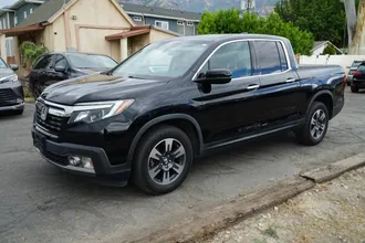 2017 Honda Ridgeline photo 2