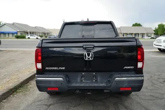 2017 Honda Ridgeline photo 7