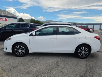 2018 Toyota Corolla photo 2