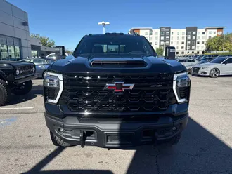 2025 Chevrolet Silverado 2500HD photo 3