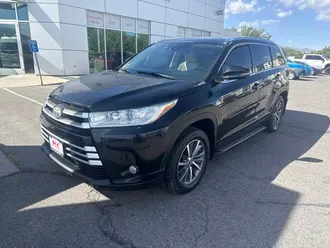 2017 Toyota Highlander photo 2