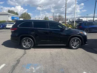 2017 Toyota Highlander photo 5