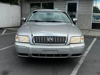 2009 Mercury Grand Marquis LS photo 2