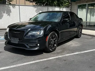 2022 Chrysler 300 Touring L photo 3