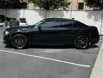 2022 Chrysler 300 Touring L photo 4