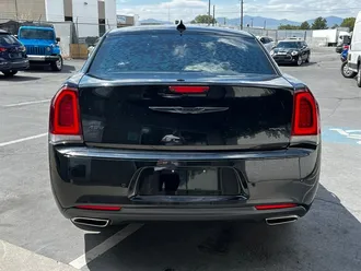 2022 Chrysler 300 Touring L photo 6